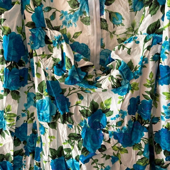 Pretty little thing hydrangea print midi dress - Picture 3 of 4